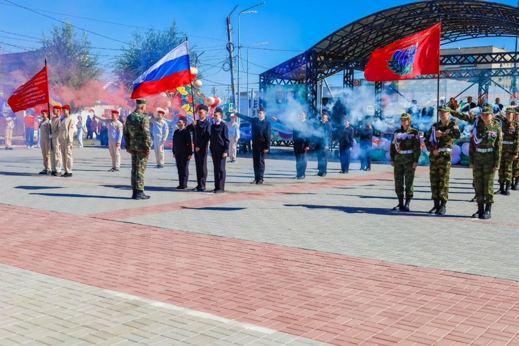 Мы вместе - в трудные минуты и в минуты радости! Мы вместе - в трудные минуты и в минуты радости!