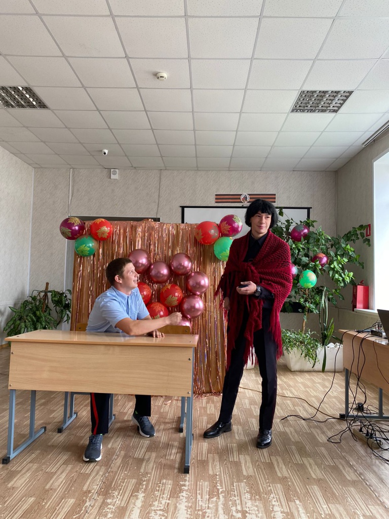 Когда мама преподаватель в твоем колледже.jpg