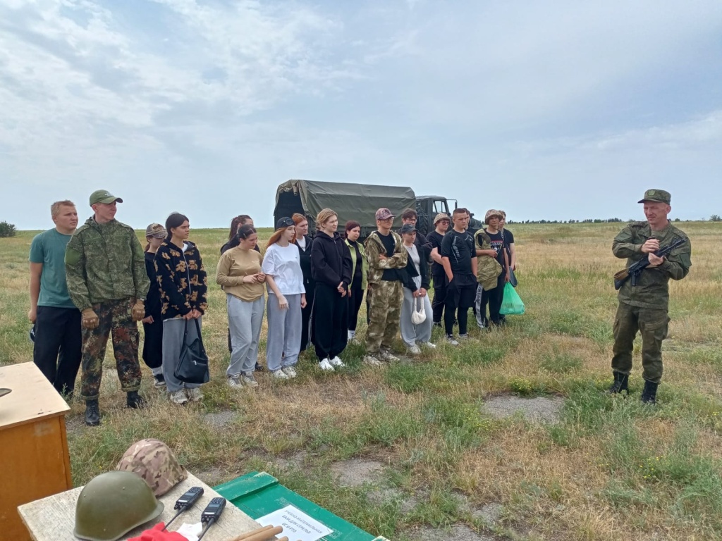 Воспитанники военно-патриотического клуба "Боевое братство" приняли участие в учебных стрельбах