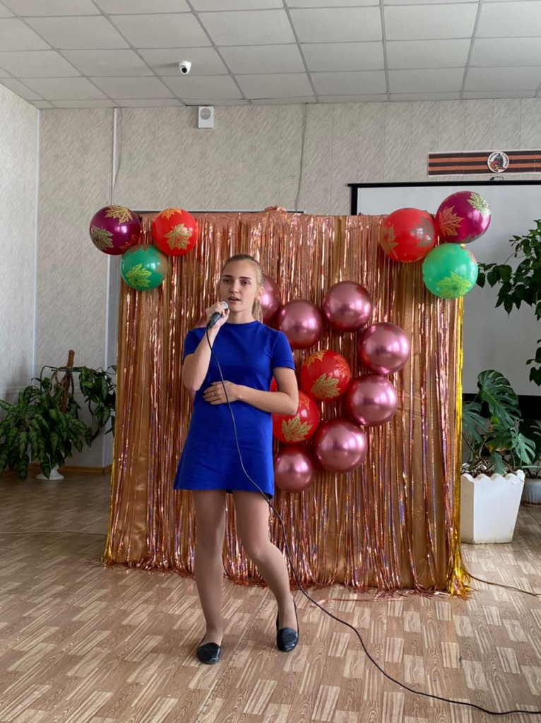Анна Павлова с песней  Любимый учитель.jpg